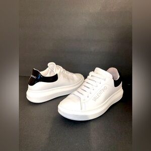 $475 Valentino By Mario Valentino Fresia Leather Stone Leather White Sneakers 9